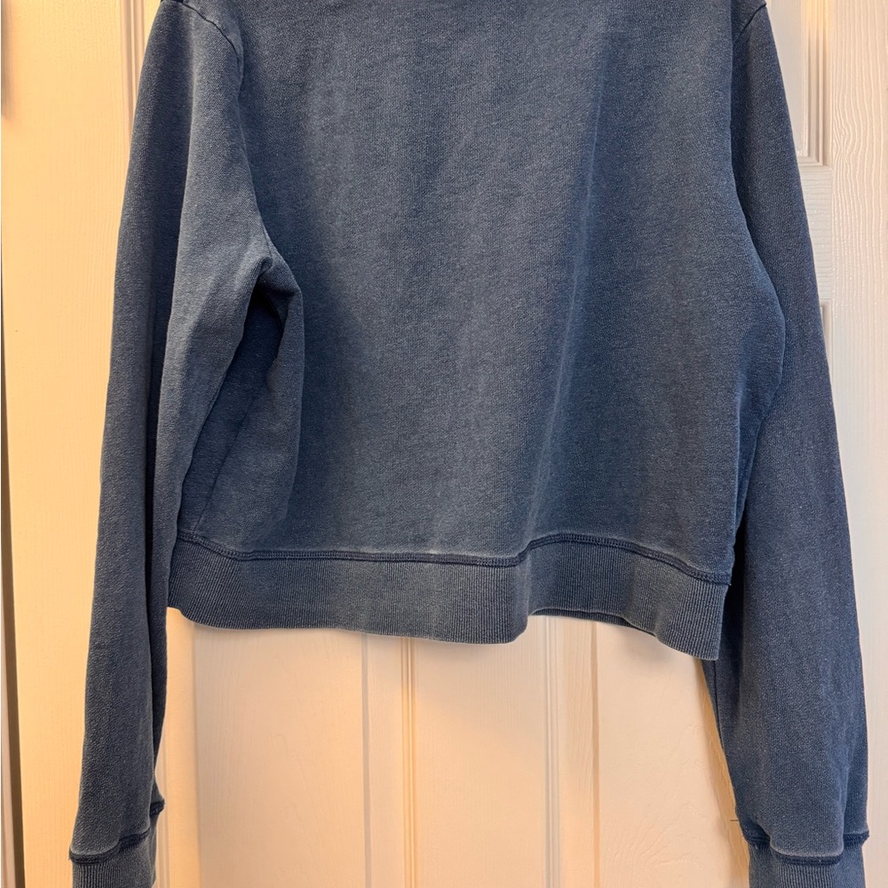 Z SUPPLY buttons cropped crew-neck sweatshirt. Denim blue. Size L. - Picture 2 of 3